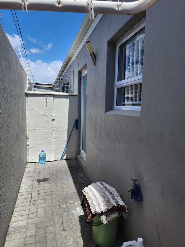 2 Bedroom Property for Sale in Grassy Park Western Cape